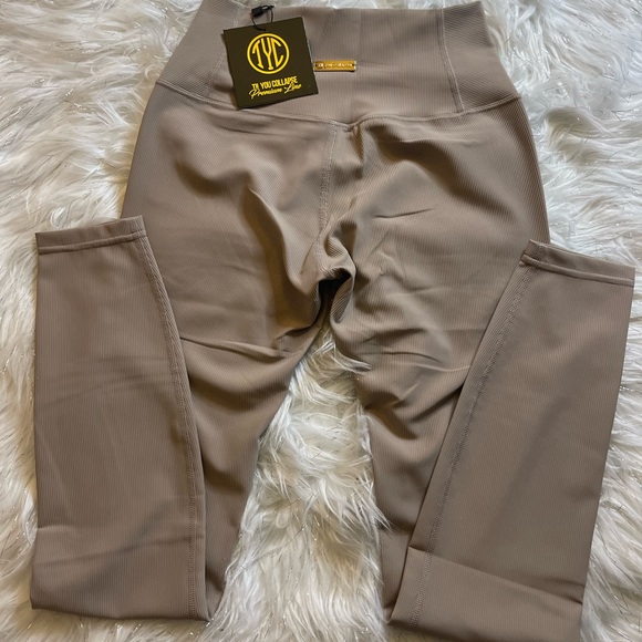 Leggings. Workout clothes - Picture 4 of 4